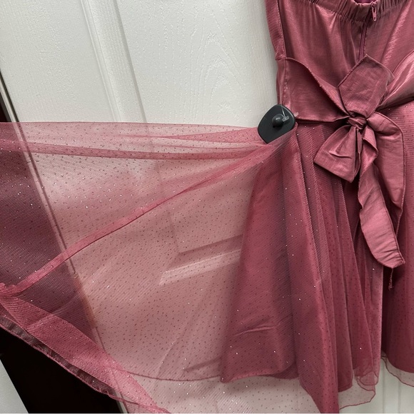 Elegant Pink Dress with Bow Accent - Picture 7 of 9